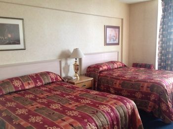 Town And Country Motor Hotel YYC Esterno foto